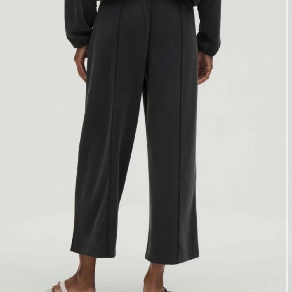 Lululemon Softstream Cropped Wide Leg Pants sz S/P